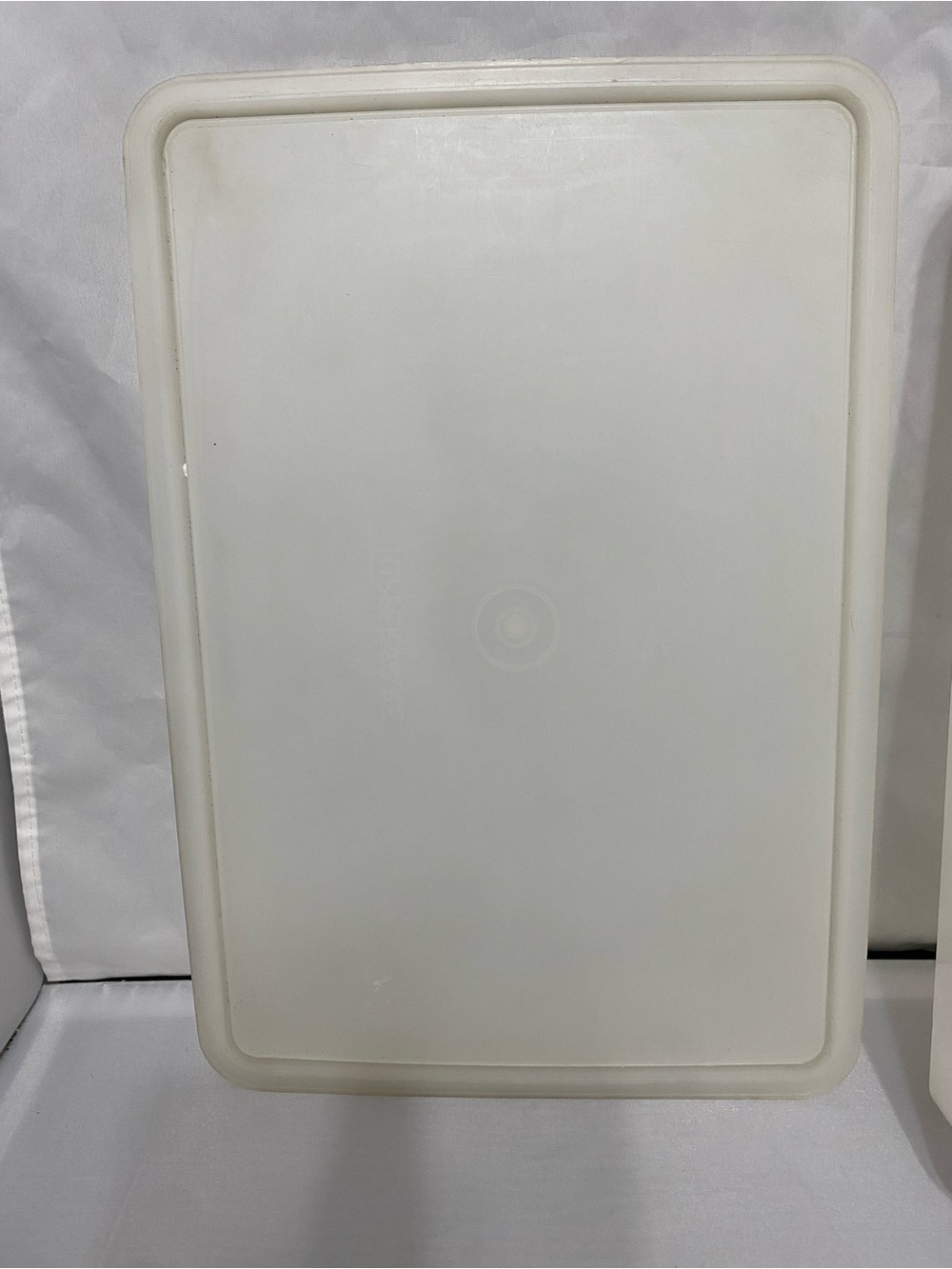 Tupperware White Rectangular Food Storage Container with Lid - Picture 11 of 12